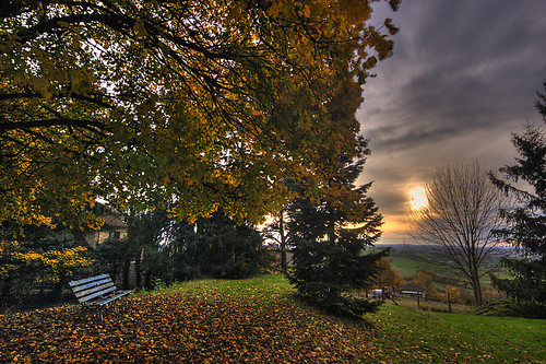sunset france automne soleil ciel nuages paysage hdr banc auvergne coucherdesoleil pointdevue mortes cantal feuillesmortes stadehelitas helitas