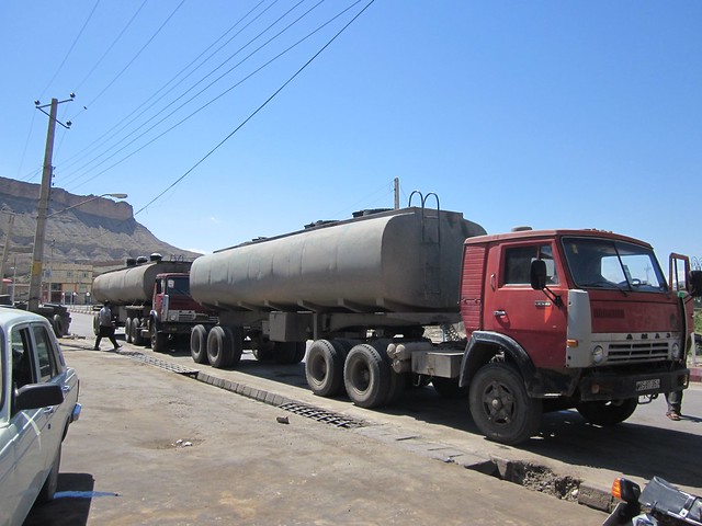 Petrol trucks from Maku