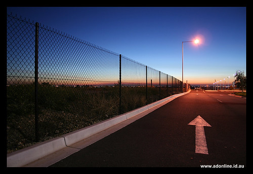 road sky colour fence evening parkinglot dusk australia melbourne victoria carpark epping cyclonefence blueribbonwinner eppingplaza eppingplazashoppingcentre foursquare:venue=697859