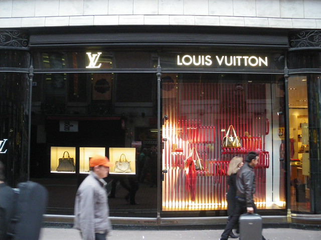Grafton Street in Dublin, 07/11/2009 - Louis Vuitton @ Brown Thomas! Can you live without it ...