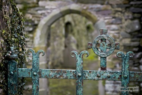 old ireland church geotagged ruins gate iron stpatrick lettertosanta emeraldisle celticcross janusz leszczynski courtmcsherry 003338 geo:lat=51635706 geo:lon=8715248