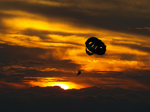 sunset france olympus 64 basque euskalherria euskadi biarritz parasailing paisvasco parachute baskenland paysbasque saintjeandeluz stjeandeluz e510 fourthirds aplusphoto