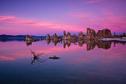 monolake southtufa state park mono tufa sunset winter easternsierra limestone rock formations northern california usa landscape nature calm reflection canon 40d photo copyright 2008 jeff sullivan allrightsreserved december gettyimages getty flickr collection caliparks inff cokin