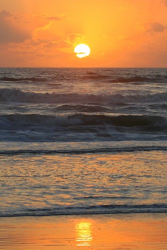 newsmyrnabeach sand sunrise sun water ocean sea scape floridia reflection orange photofaceoffwinner pfosilver pfogold challengew cw hero winner fc instagram