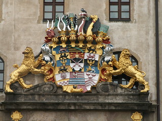 Schloss Hartenfels bei Tosabi mit Wappen ber dem Tor 204