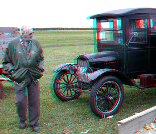 old portrait people tractor rural stereoscopic stereophoto 3d antique farm iowa historic equipment anaglyphs redcyan 3dimages 3dphoto 3dphotos 3dpictures stereopicture