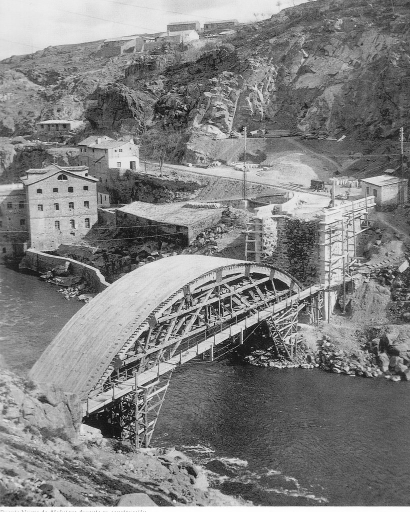Construcción del Puente Nuevo de Alcántara en Toledo, hacia 1929. Fotografía de D. Pedro Román Martínez