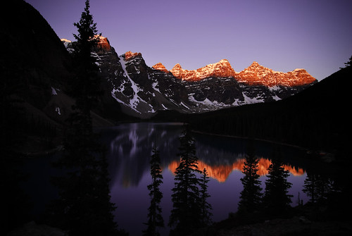 mountains reflection sunrise rockies alpine alberta banff rockymountains lakelouise moraine d80