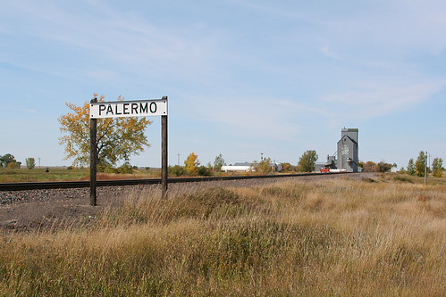 northdakota palermo bnsf grainelevator stationsign glasgowsubdivision