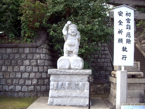 a statue at shinagawa-shrine