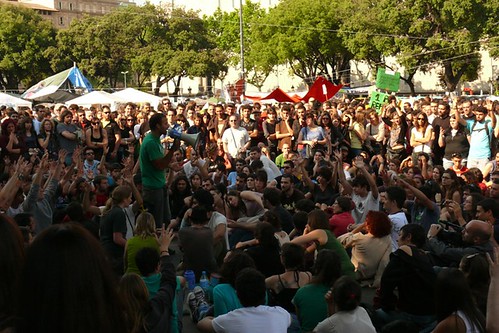Una asamblea en plaça Catalunya, Barcelona. Foto: Calafellvalo