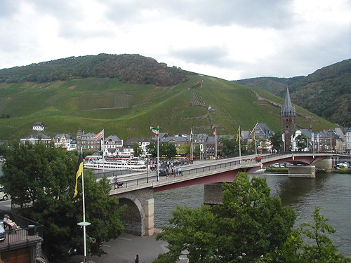 2003 river germany deutschland vineyard wine mosel wein rheinlandpfalz moselle bernkastel bernkastelkues kues