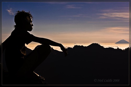 sunset bali silhouette trek indonesia volcano view smoke lombok mountian rinjani rtwoverland pelawanganii