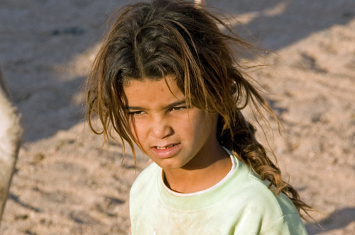 november sunset portrait holiday girl sand sonnenuntergang desert urlaub egypt 2008 ägypten mädchen sinai wüste bedouin gebirge beduinen sigma18200mmf3563dcos