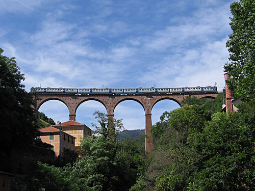bridge italia trains ponte genova railways fs trenitalia ferrovia treni acquasanta ale801940 r6164