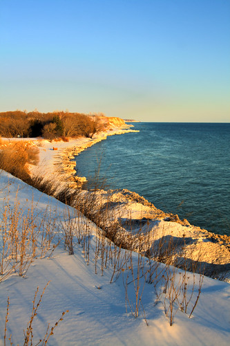 blue winter sky lake snow ontario cold ice water shoreline cliffs hdr bowmanville tonemapped giltennant