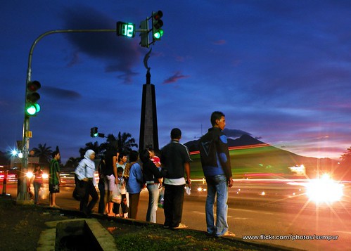 sunset night indonesia java downtown afternoon traffic landmark westjava bogor mtsalak nikoncoolpixp80 kujangstatue tugukujang