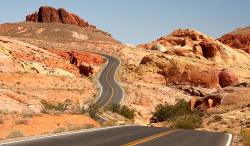 Road winding to the White Domes in Valley of Fire State Park