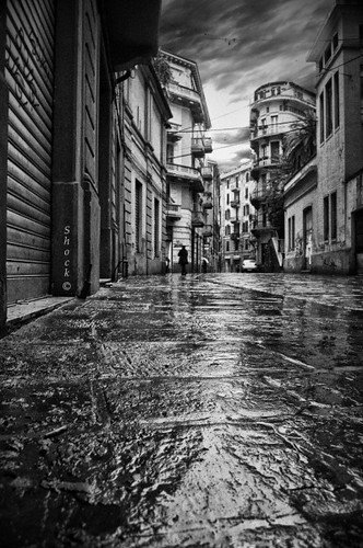 street city rain walk sp shock sempre pioggia confidential laspezia photoshock viadeltorretto