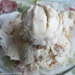 ©Macadamia Nut Brittle - Vanille-Eiscreme mit karamellisierten Ma 002