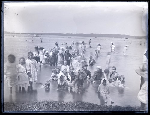 Children at Foreshore, Speers Point, NSW, 26 January 1904