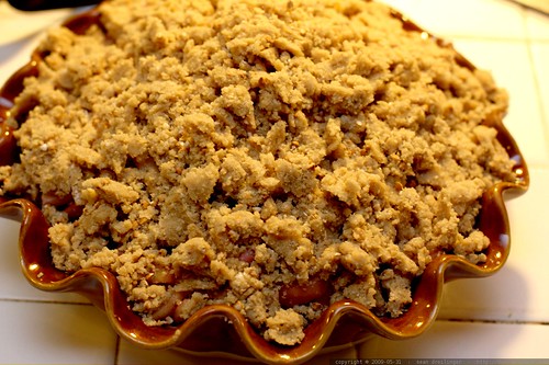 pie w/crumb topping before baking     MG 4724