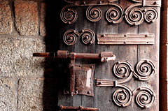 Old door - Photo of Cascastel-des-Corbières