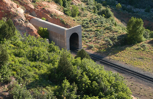 railroad mountain utah track thistle hill tunnel fromabove unionpacific whereut portal guessed jrbechtholdwon thistleslide