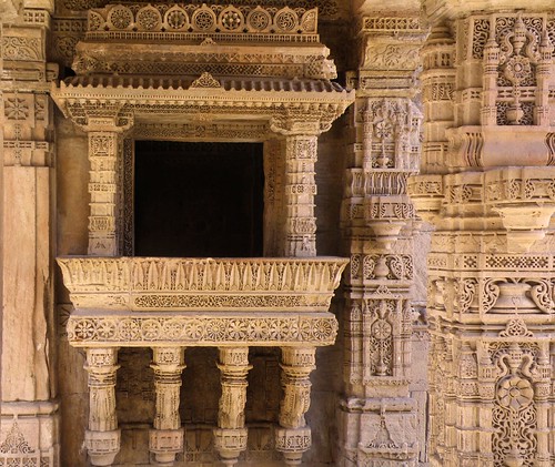 sculpture india sandstone carving gujarat vav stepwell adalaj indianculture baori indianhistory