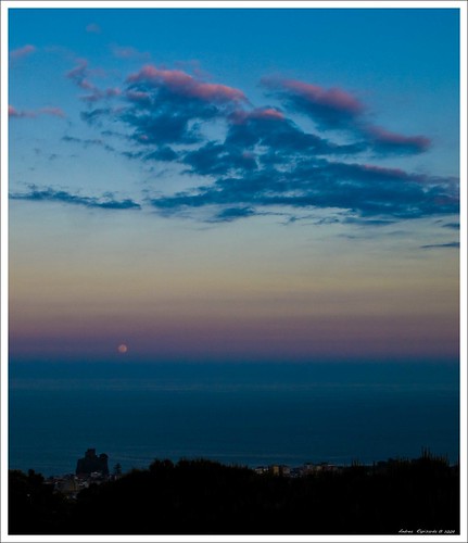 blue sunset sea sky italy moon clouds geotagged italia nuvole mare silhouettes luna sicily sicilia olympuse510 rapis60 andrearapisarda acicatsello geo:lat=3756054 geo:lon=15137444