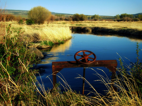 wheel oregon river spring desert irrigation blitzen