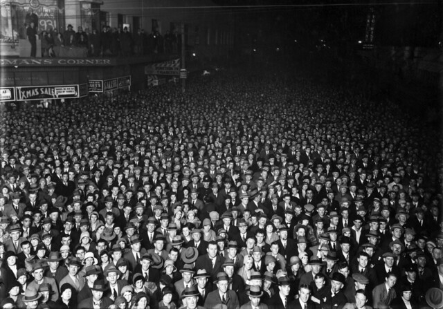 Election night crowd, Wellington, 1931