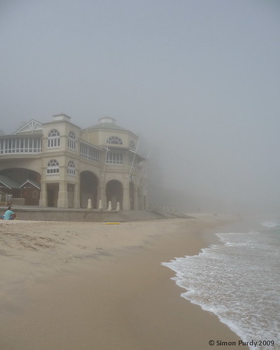 beach fog australia perth wa cottesloe westernaustralia cottesloebeach april11 indianas 110409 cottesloeslsc 04112009 041109 april11fog indianasteahouse 11042009