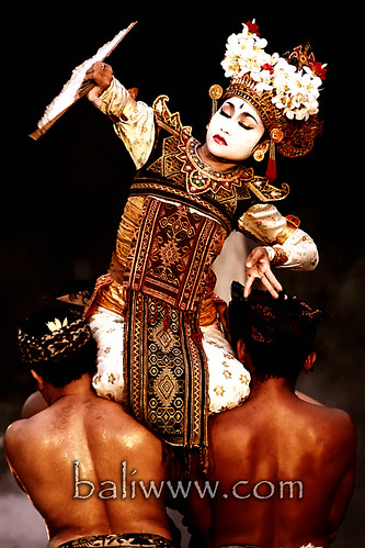 bali art dance women legong denpasar baliphotography ysplix tumpek goldstaraward beautifulbali tumpekwariga
