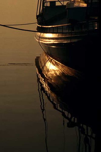 sunrise dawn boat sailing maryland chesapeake formycreativecommonsattributionrequirementsseemyflickrprofile pleaseusecreditlinephotobyelizabethbuiewithalinktothephotointhetextthanks