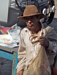 Hombre en el mercado - Man in the market; Rabinal, Baja Verapaz, Guatemala