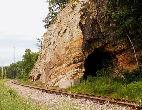 railroad illinois tracks rail tunnel therock crip splitrock uticaillinois imcanal iais iowainterstaterailroad chicagorockislandpacific lasalleillinois