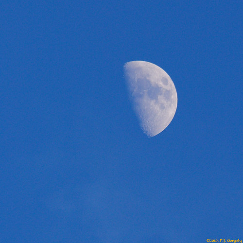 moon geotagged cropped allrightsreserved©drgnmastrpjg geo:lat=46076194 geo:lon=64787887