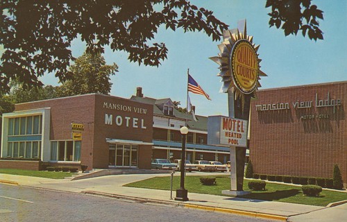 vintage illinois streetlight postcard motel americanflag lodge hertz springfield parkingmeter bestwestern aaa qualityinn motorhotel illinoisflag mansionview