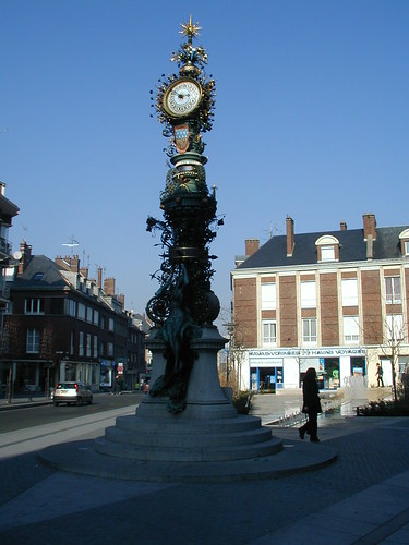 amiens clock 2003 blue colour color catholic cathedral church streetphoto building france french canadagood europe 2000s architecture