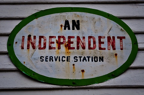 sign geotagged nikon rust decay urbandecay january australia 1870mmf3545g nails handpainted nsw newsouthwales servo 2009 oval abondoned servicestation lightroom signwriting d90 nikkor1870mmf3545g johnsriver nikond90 independentservicestation d90200901257008 geo:lat=31730831 geo:lon=152696013 greatertaree