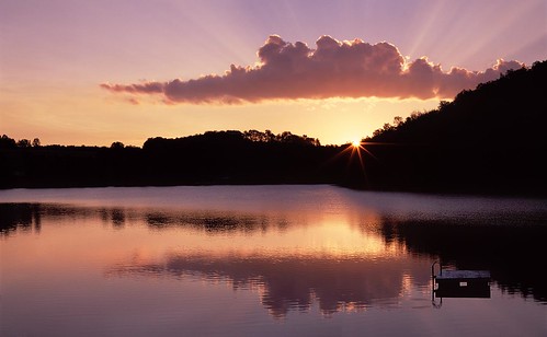 usa color colour water clouds sunrise reflections dawn pennsylvania pa sunburst yellows sunrays canton purples landscapeformat cantonlake