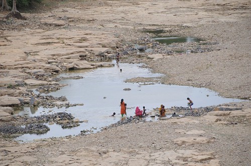 children women lakes society waterbodies madhyapradesh june2008 geo:dir=3211 geo:lat=24585125 geo:lon=807511816666667 traditionalwaterbodies bamhaur