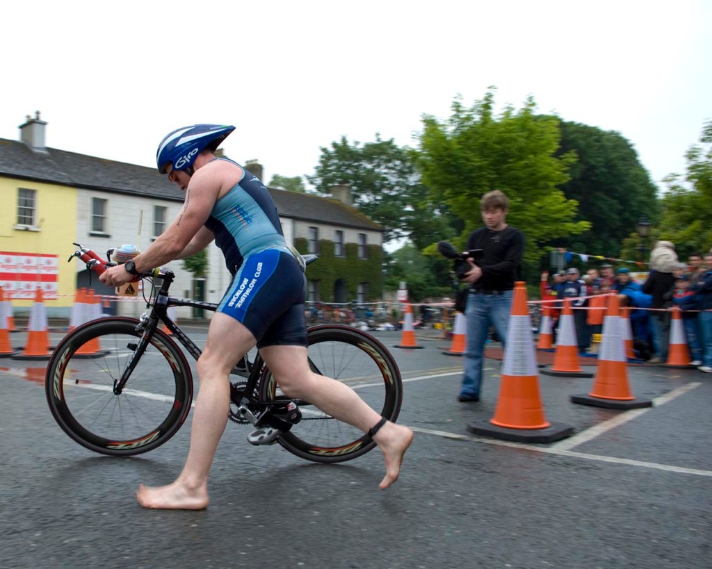 Through transition and onto the bike - TriAthy - I Edition - 2 June 2007