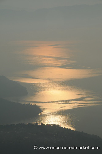 light sun sunrise reflections guatemala centralamerica lakeatitlan dpn lagoatitlan sethead