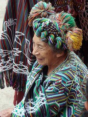 Mujer con traje tradicional en el mercado - Woman with typical dress in market; Nebaj, Quiché, Guatemala