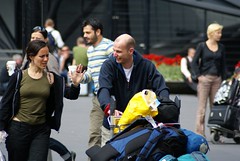 Reizigers met hun baggage