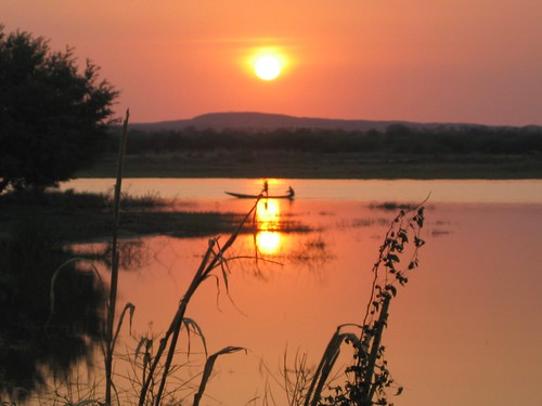 africa niger sunrise 2006 pirogue tahoua lamaredetabalak