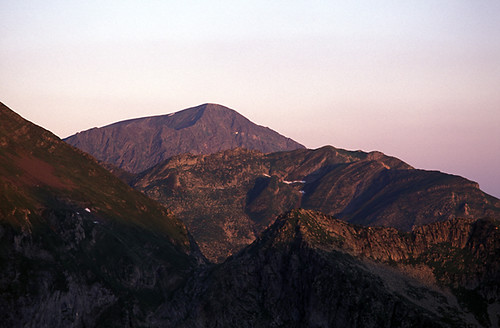 red summer mountain montagne rouge hiking rando rocky summit ete sommet randonnee valier rocheux