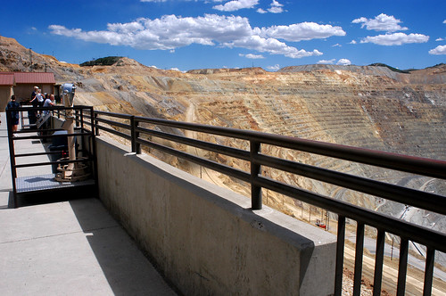 terrain industry landscape utah mine pit mining copper railing topography ut2004 binghamcanyon oquirrhmountains vistorscenter